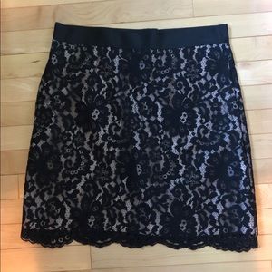 Mini skirt with lace detail